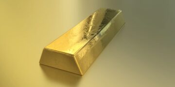 Trio charged after ‘men take £500K gold posing as Barclays fraud team’