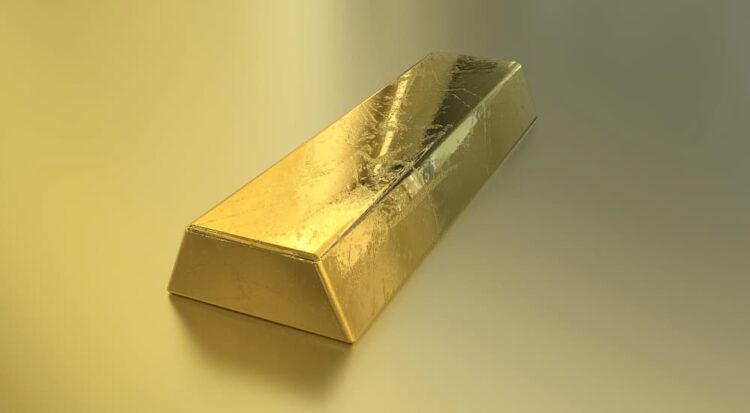 Trio charged after ‘men take £500K gold posing as Barclays fraud team’