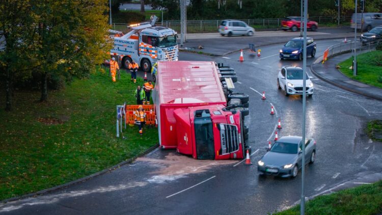 Royal Mail lorry overturns on busy A350 roundabout in Chippenham