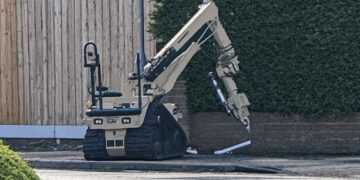 Bag at centre of Swindon bomb scare ‘full of batteries and wires’