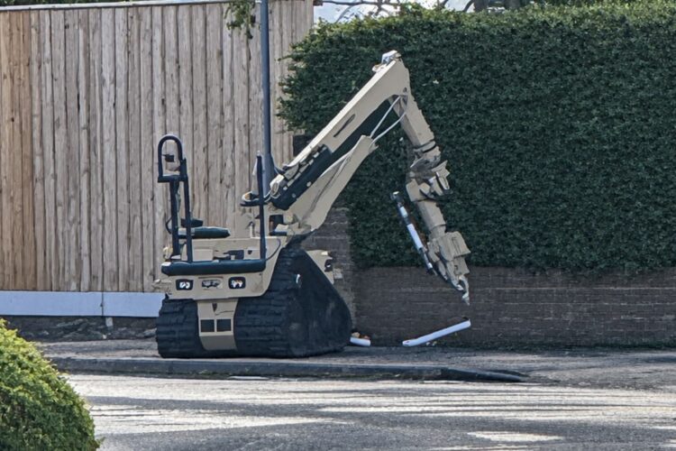 Bag at centre of Swindon bomb scare ‘full of batteries and wires’