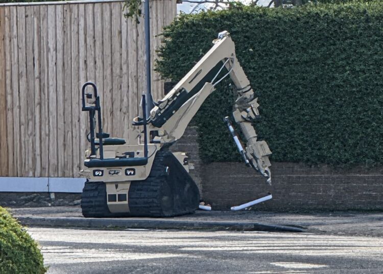 Bag at centre of Swindon bomb scare ‘full of batteries and wires’