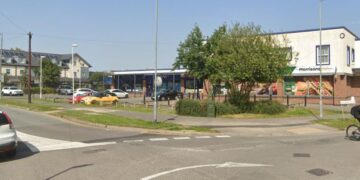 Man holding weapon attacks victim through car window in Swindon
