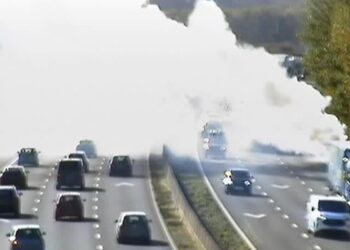 Smoke plume blinds drivers on M4 in Wiltshire after car catches fire