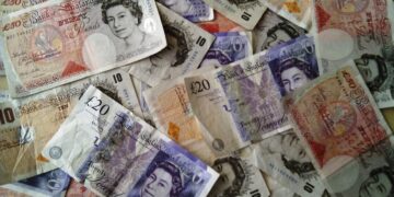 Dog walker finds ‘significant quantity of cash’ near A419 in Swindon