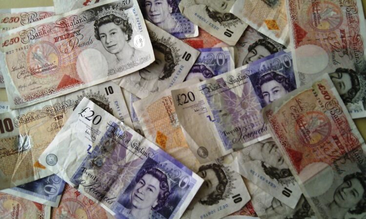 Dog walker finds ‘significant quantity of cash’ near A419 in Swindon