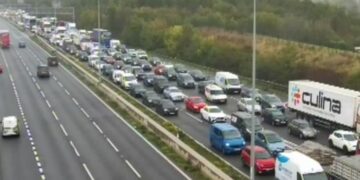 Major tailbacks on M4 near Bristol as vehicle fire closes motorway